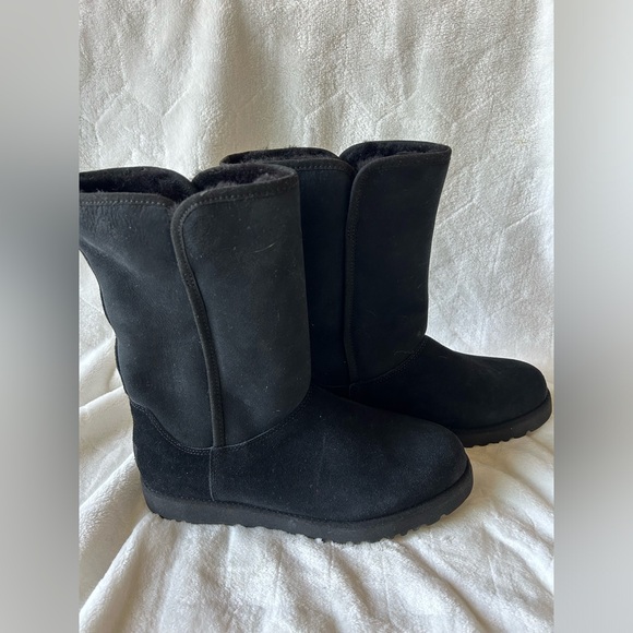 UGG women’s “Cory II” boot, size 8; BNWT! - Picture 5 of 5